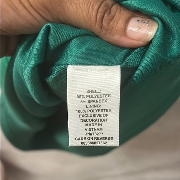 Elle Green & White Sheath Dress with Plunge Neckline - Picture 14 of 16